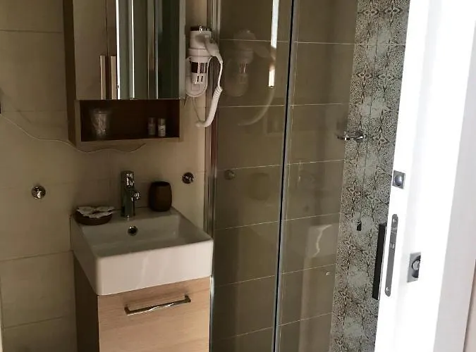 ベッド・アンド・ブレックファスト Nontiscordardime 3*